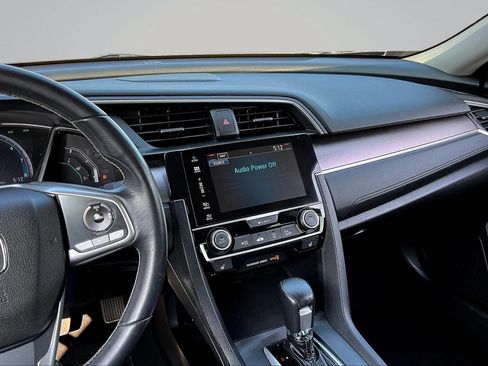 Used 2018 Honda Civic Touring image 9