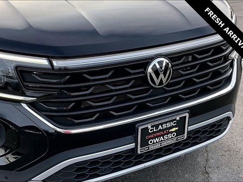 Used 2024 Volkswagen Atlas Cross Sport SE image 31