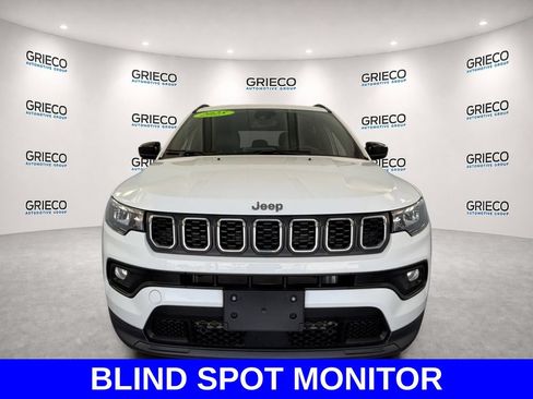 Used 2025 Jeep Compass Latitude w/ Sun & Sound Group AWD/4WD image 2