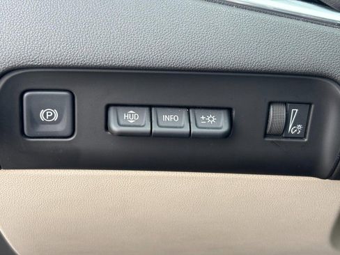 Used 2022 Buick Enclave Avenir w/ Avenir Technology Package image 18