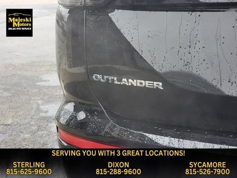 Used 2025 Mitsubishi Outlander SE image 13