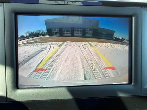 Used 2024 Chrysler Voyager LX image 32