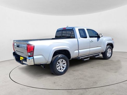 Used 2018 Toyota Tacoma SR5 w/ SR5 Appearance Package (SM) RWD image 5