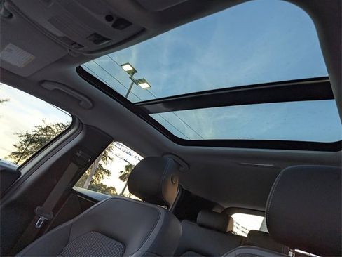 Used 2019 INFINITI QX30 image 27