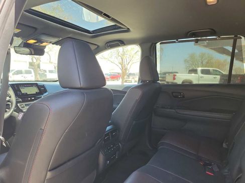 Used 2025 Honda Passport Black Edition image 8