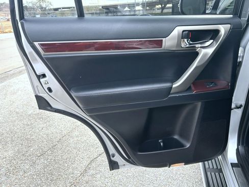 Used 2016 Lexus GX 460 image 17