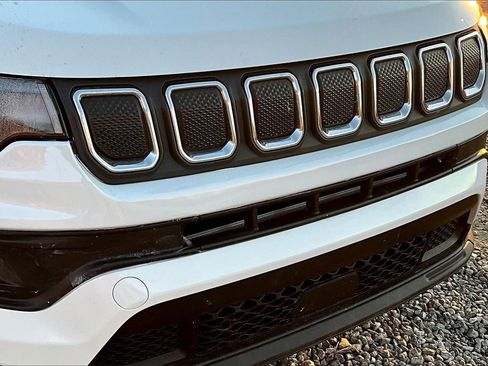 Used 2022 Jeep Compass Latitude image 23