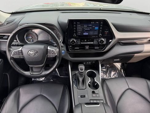 Used 2022 Toyota Highlander XLE AWD/4WD image 13