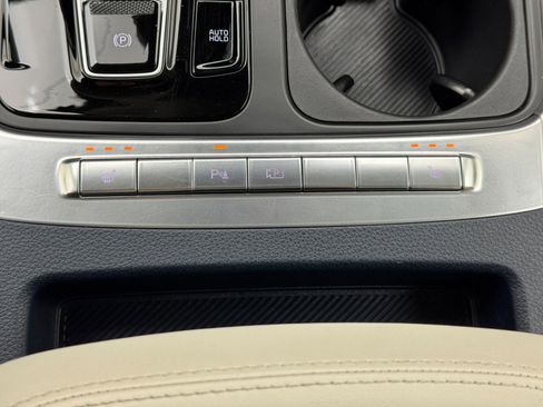 Used 2025 Kia Carnival EX image 33