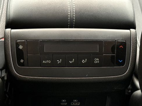 Used 2023 Nissan Pathfinder SV w/ Black Appearance Package image 18