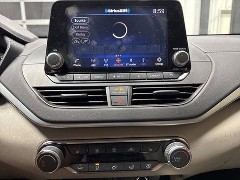 Used 2022 Nissan Altima 2.5 SV w/ SV Premium Package image 9