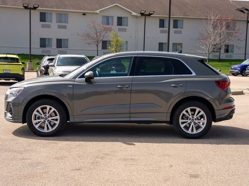 Used 2024 Audi Q3 2.0T Premium image 4