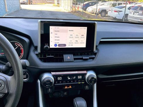 Used 2025 Toyota RAV4 XLE image 7