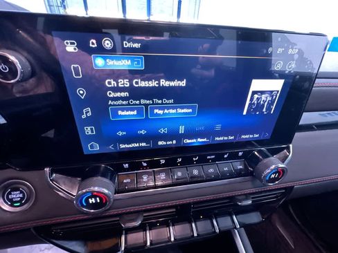 Used 2024 Chevrolet Colorado Z71 w/ Z71 Convenience Package 2 image 25