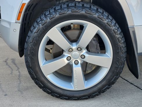 Used 2023 Land Rover Defender 130 First Edition image 9