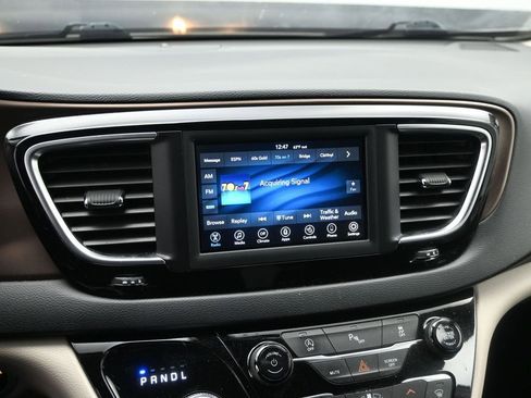 Used 2019 Chrysler Pacifica Touring Plus w/ Cold Weather Group image 14