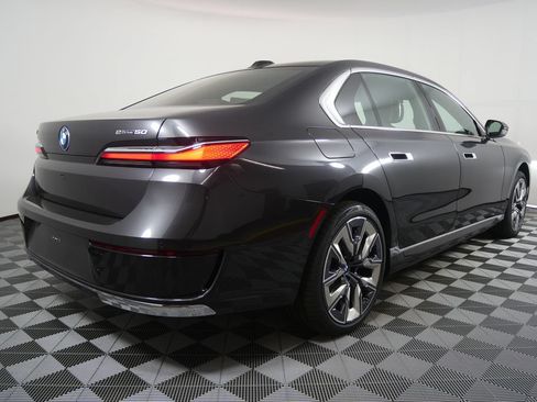 Used 2026 BMW i7 xDrive60 w/ Premium Package RWD image 3