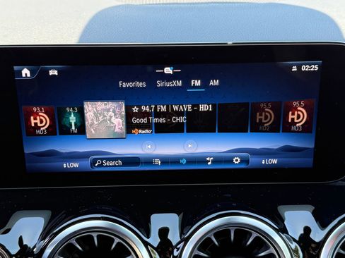 Used 2025 Mercedes-Benz GLA 250 image 39