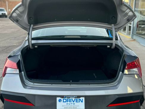 Used 2025 Hyundai Elantra SEL image 8