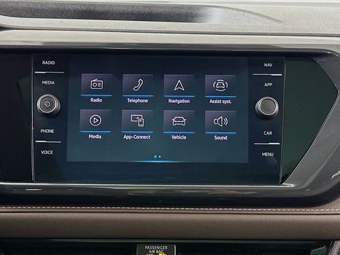 Used 2022 Volkswagen Taos SEL w/ Panoramic Sunroof Package image 12