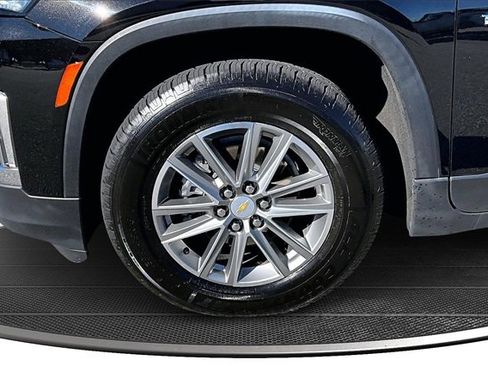 Used 2023 Chevrolet Traverse LT image 35