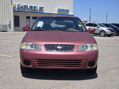 Used 2001 Nissan Sentra GXE FWD image 2
