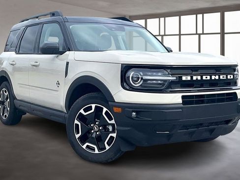 Used 2024 Ford Bronco Sport Outer Banks w/ Tech Package image 3