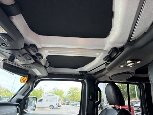 Used 2021 Jeep Wrangler Unlimited Sahara w/ Dual Top Group image 28