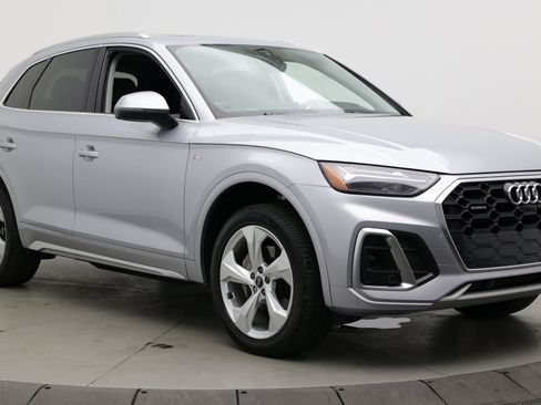 Used 2022 Audi Q5 2.0T Premium Plus w/ Premium Plus Package AWD/4WD image 3