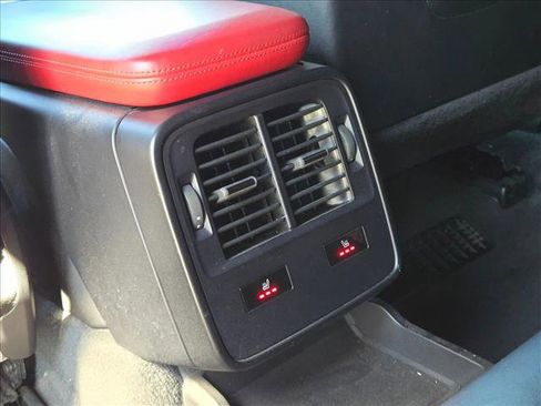 Used 2021 Porsche Taycan image 16