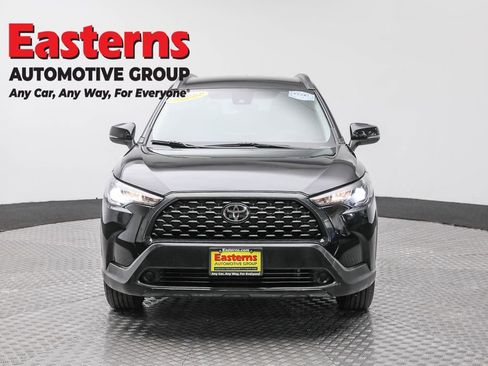 Used 2022 Toyota Corolla Cross LE image 2