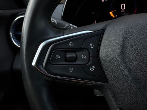 Used 2025 Chevrolet Trax LT w/ LT Convenience Package FWD image 37