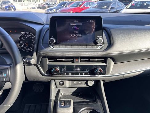 Used 2025 Nissan Rogue SV image 25