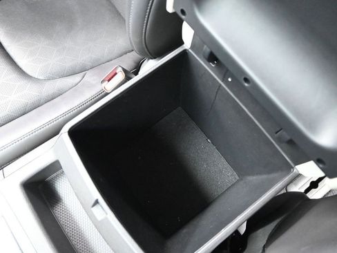 Used 2024 Kia Carnival LX image 30