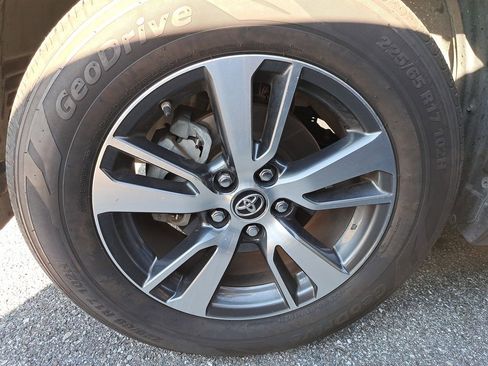 Used 2018 Toyota RAV4 XLE image 2