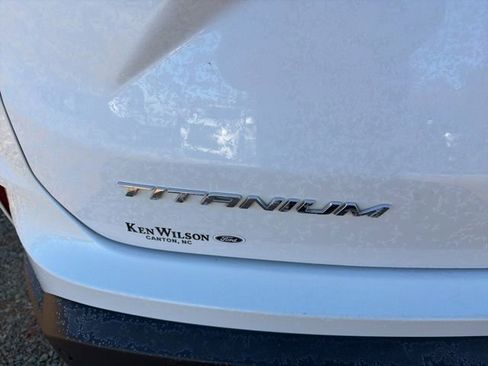 Certified 2022 Ford Edge Titanium w/ Equipment Group 301A image 8