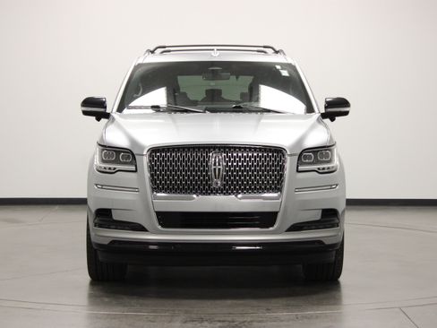 Used 2023 Lincoln Navigator Reserve AWD/4WD image 3