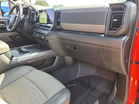 Used 2024 Chevrolet Silverado 2500 ZR2 w/ Technology Package AWD/4WD image 8