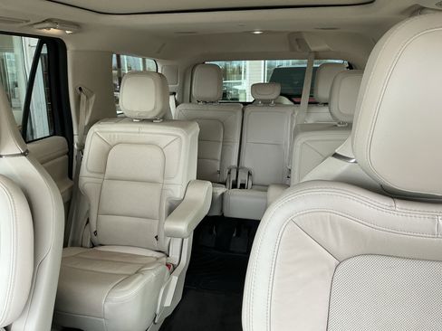 Used 2021 Lincoln Navigator Reserve w/ Luxury Package image 31