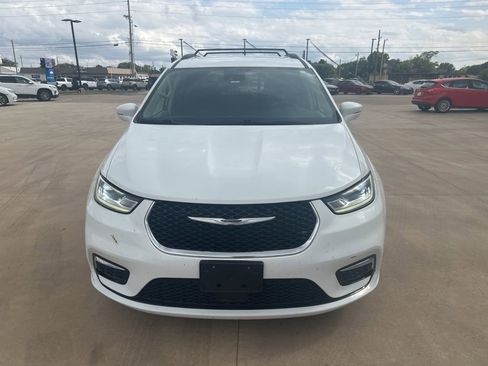 Used 2022 Chrysler Pacifica Touring-L FWD image 25