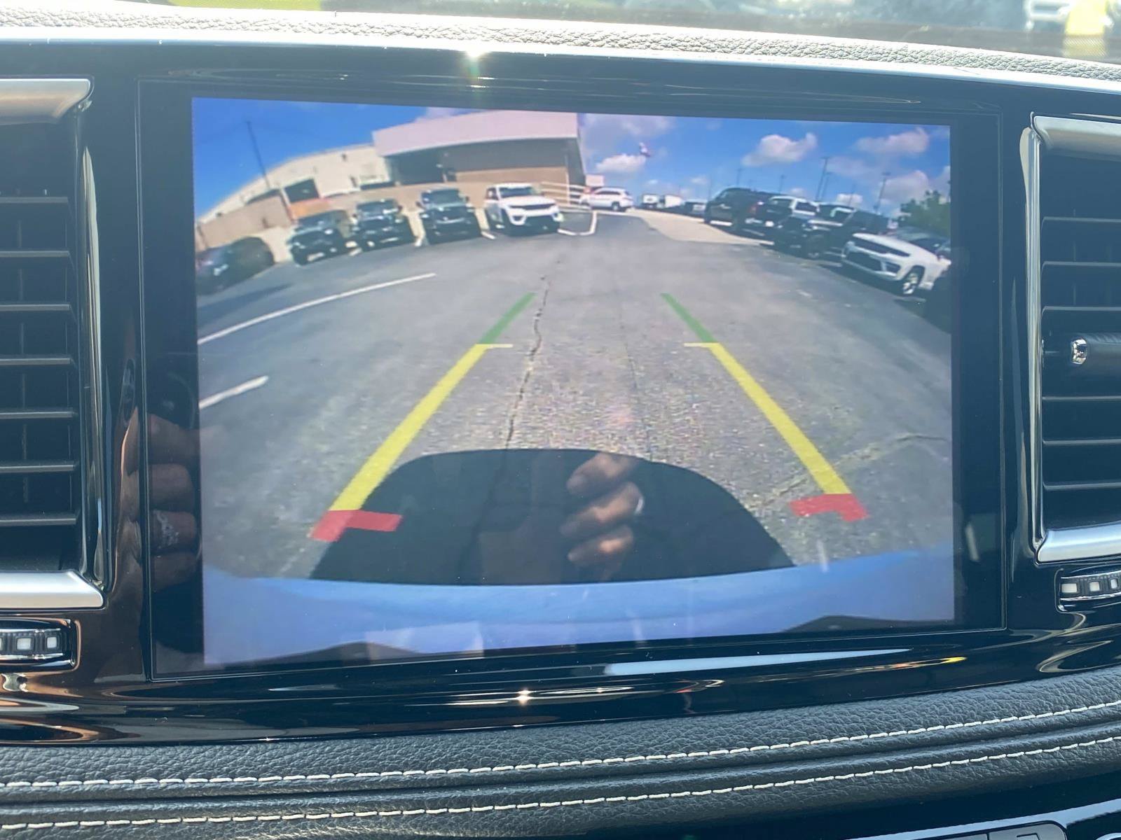 Used 2025 Chrysler Pacifica Limited FWD image 29