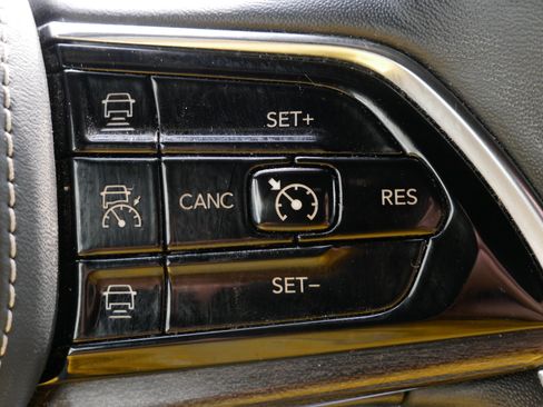 Used 2022 Jeep Grand Cherokee L Overland w/ Luxury Tech Group IV AWD/4WD image 18