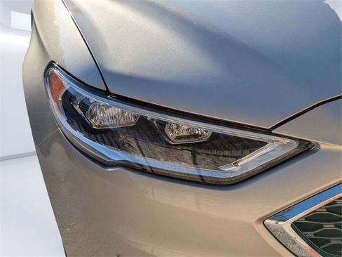 Used 2017 Ford Fusion Platinum image 10