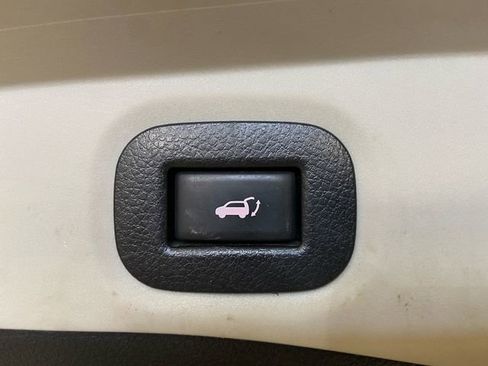 Used 2019 Nissan Rogue SV w/ Premium Package image 26