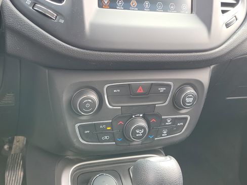 Used 2019 Jeep Compass Sport image 27