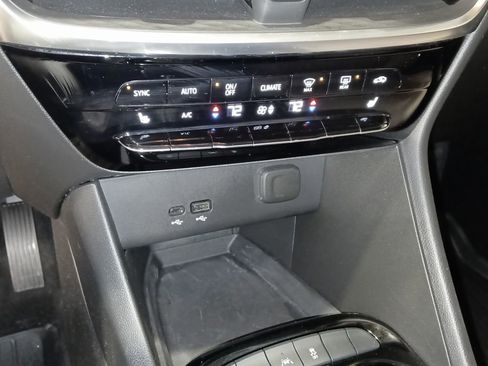 Used 2024 Buick Encore GX Avenir w/ Avenir Convenience Package FWD image 20
