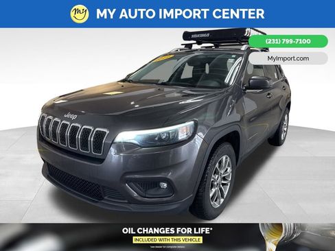 Used 2019 Jeep Cherokee Latitude Plus w/ Comfort/Convenience Group image 3