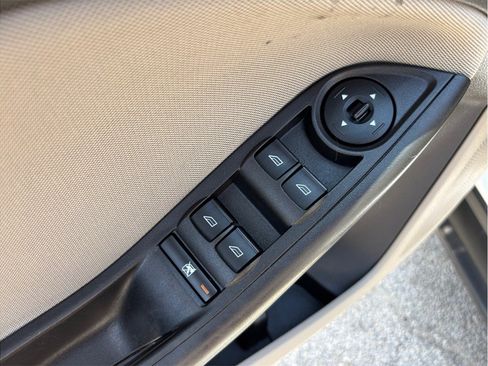 Used 2017 Ford Focus SE FWD image 16