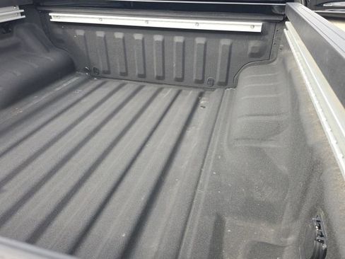 Used 2025 Nissan Frontier SV w/ SV Convenience Package RWD image 9