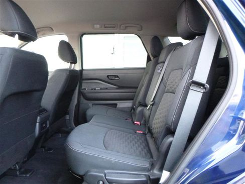 Used 2024 Nissan Pathfinder SV image 6